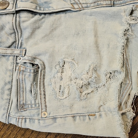 American Eagle Outfitters Light Wash Distressed Jean Shorts - Picture 9 of 12
